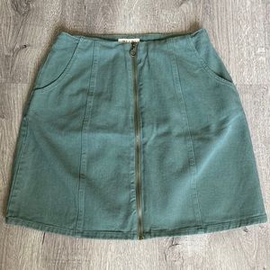 Skirt with zipper in front